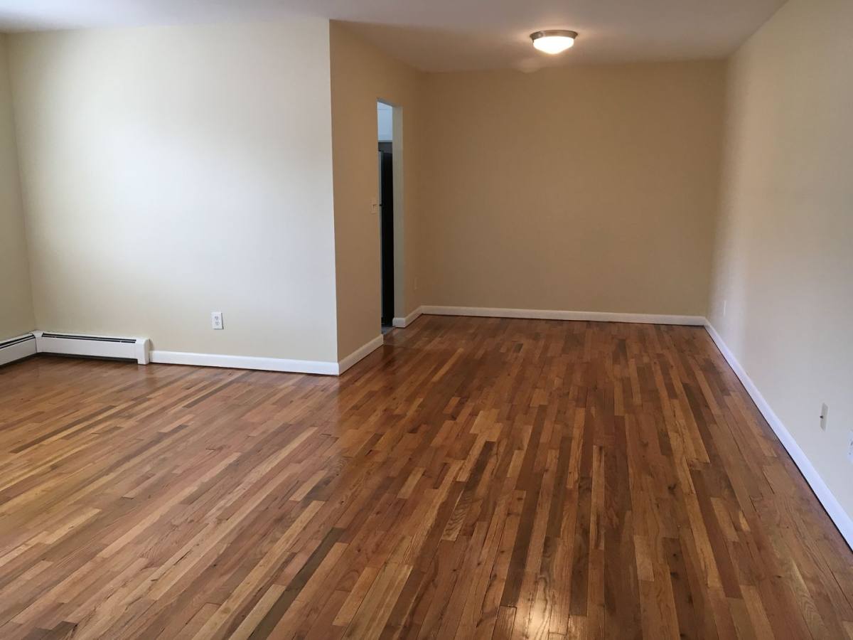 Apartment for rent at 698 Farmington Ave, West Hartford, CT 06119
