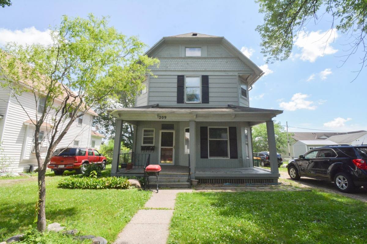 Apartment for rent at 209 S Pearl St, Albert Lea, MN 56007