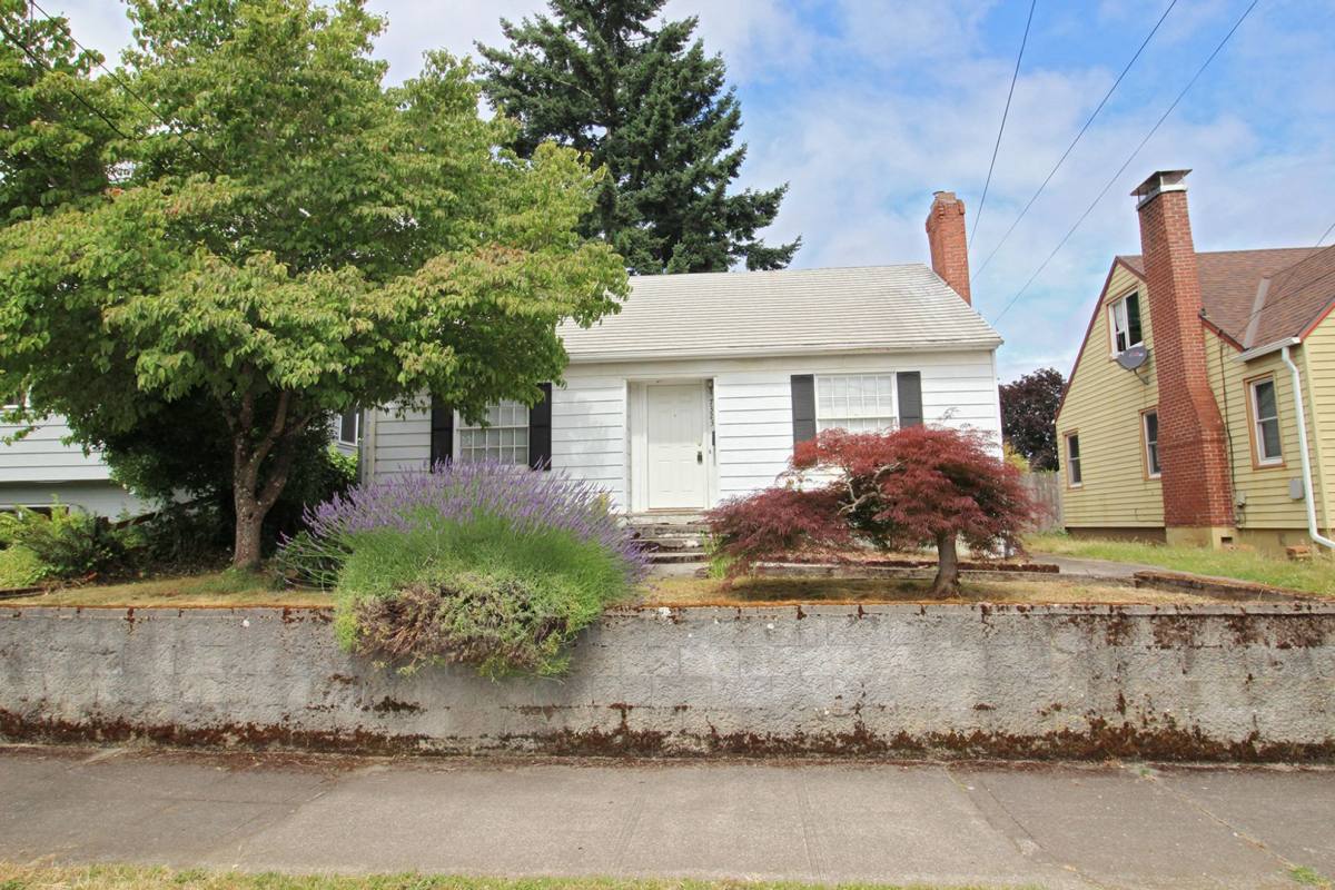 House for rent at 7323 N McKenna St, Portland, OR 97203