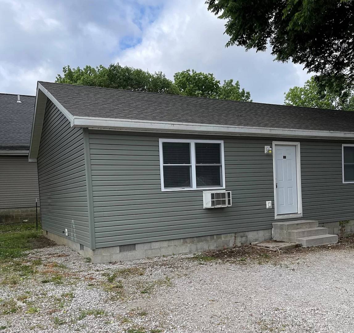 Apartment for rent at 301 Harrison St, Crawfordsville, IN 47933