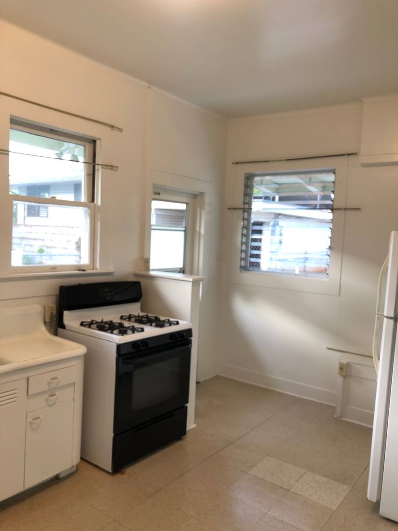 Apartment for rent at 1039 16th Ave, Honolulu, HI 96816