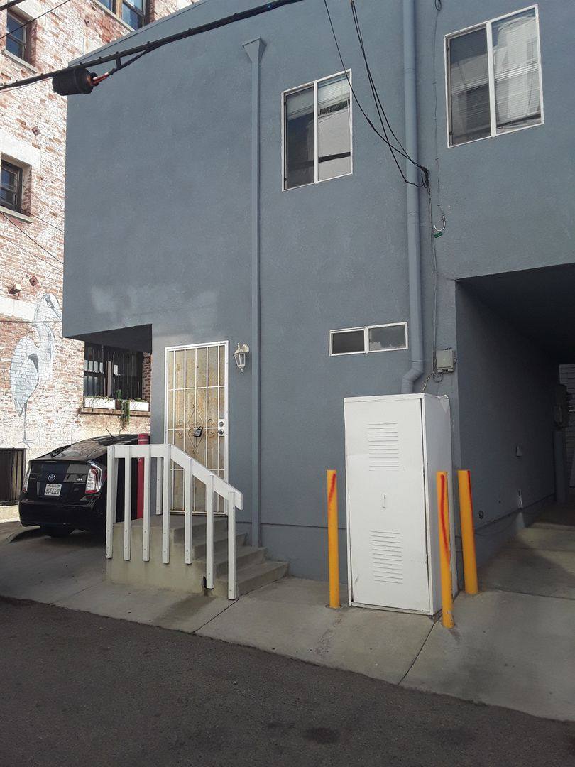 Apartment for rent at 19 Ozone Ave, Venice, CA 90291