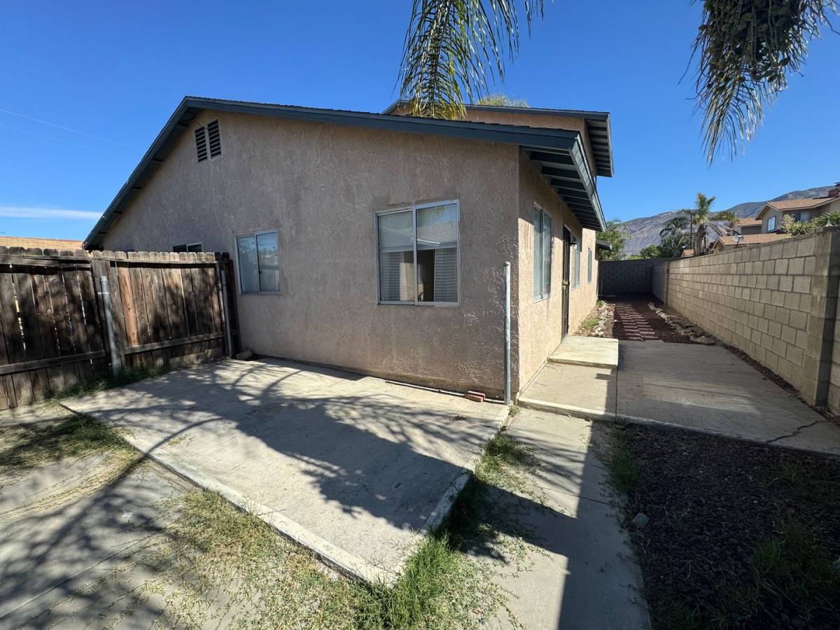 Apartment for rent at 221-223 E Mead St, San Jacinto, CA 92583