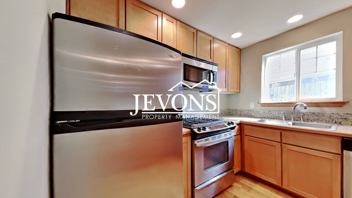 Townhouse for rent at 13721 Greenwood Ave N #A, Seattle, WA 98133