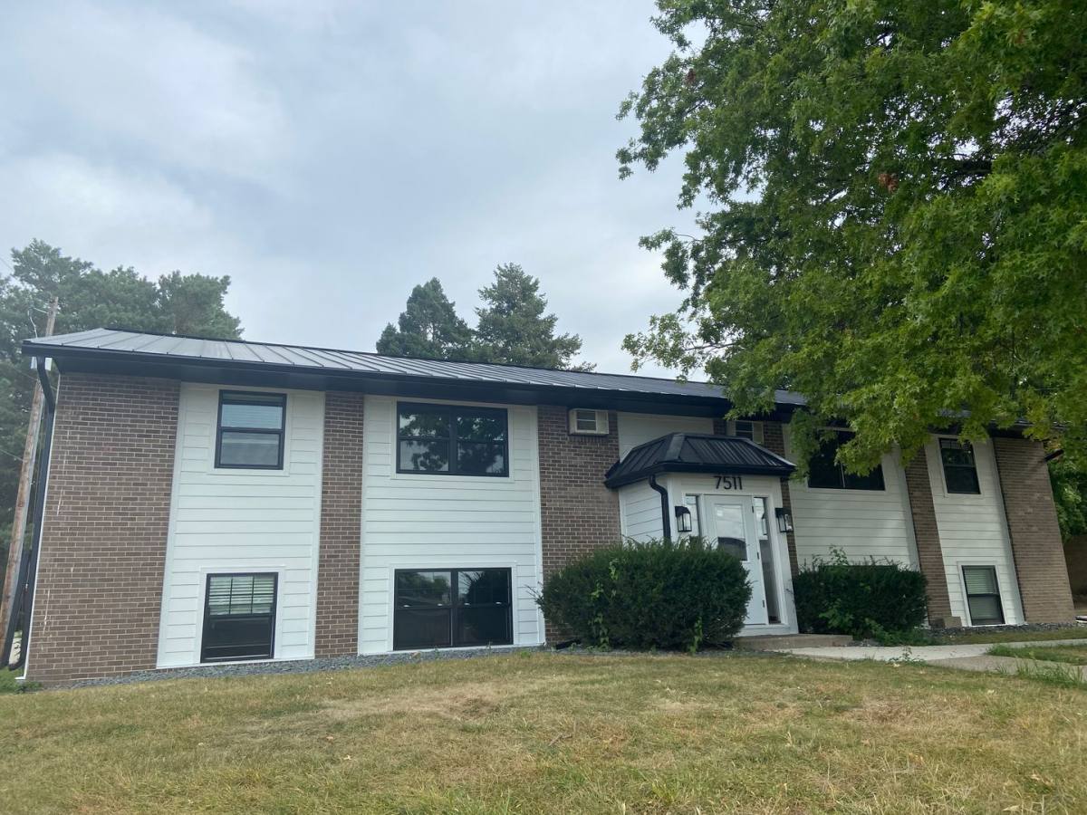 Apartment for rent at 7511 Dennis Dr, Urbandale, IA 50322
