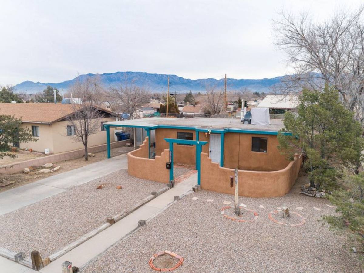House for rent at 2838 Aliso Dr NE, Albuquerque, NM 87110