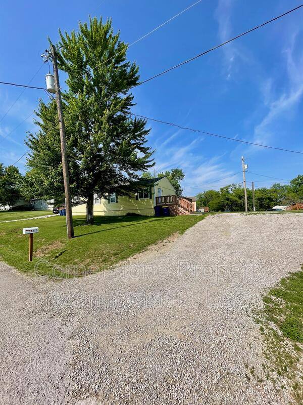 House for rent at 8220 Oak Dr, Tonganoxie, KS 66086