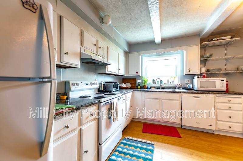 Apartment for rent at 39 Prospect St #2, Manchester, NH 03104