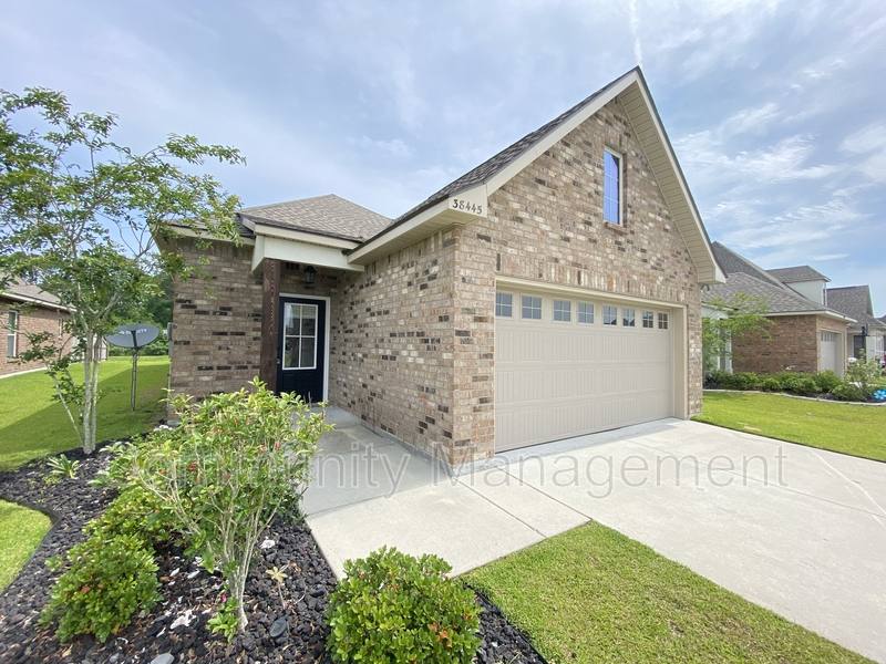 House for rent at 38445 Brown Rd, Prairieville, LA 70769