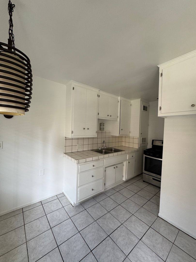 Apartment for rent at 14830 Chadron Ave, Gardena, CA 90249