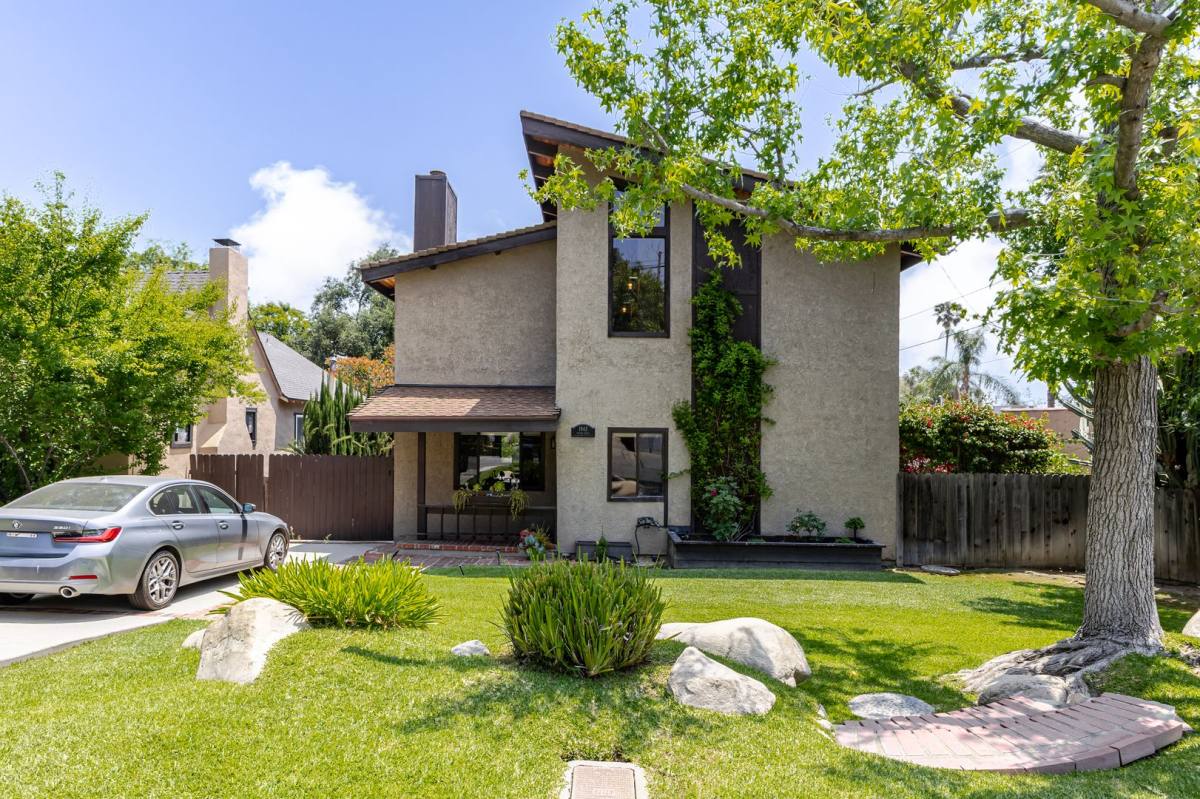 House for rent at 1542 Pepper Dr, Pasadena, CA 91104
