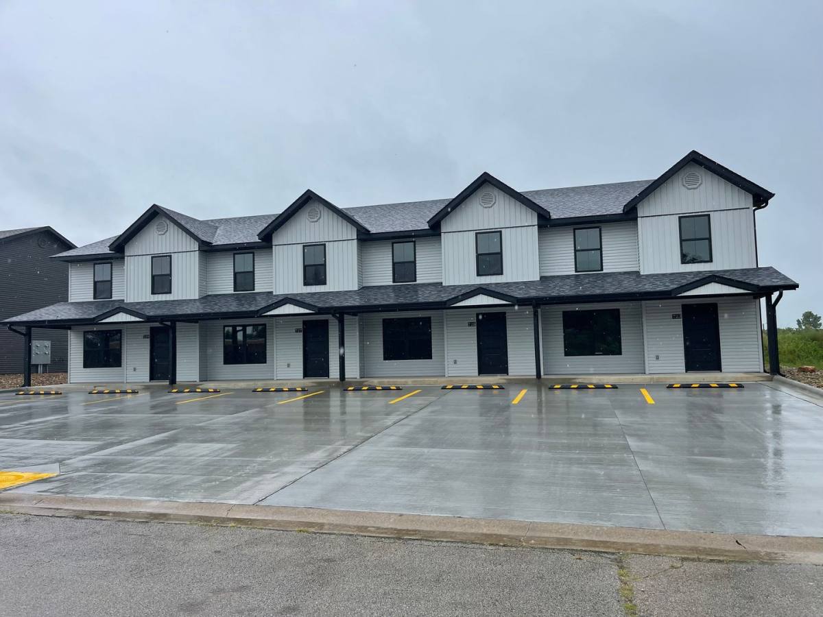 Townhouse for rent at 825 Howard, Lebanon, MO 65536