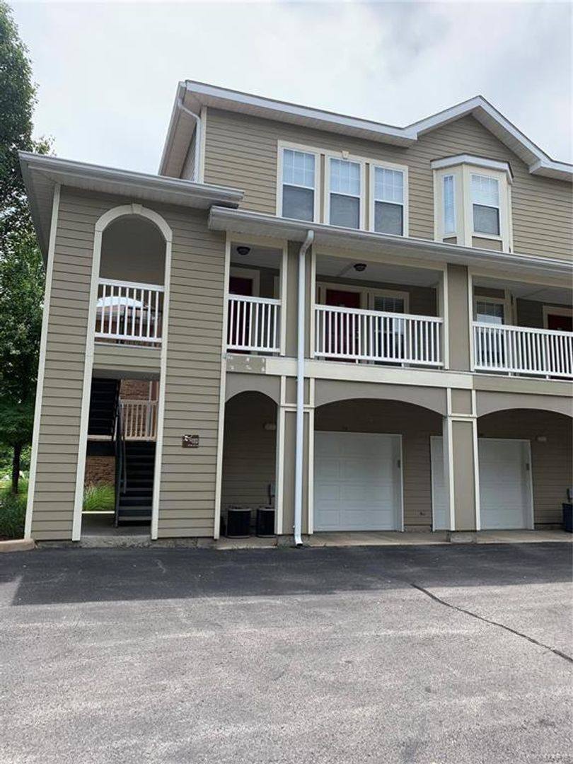 Condo for rent at 2746 McKnight Crossing Court, Saint Louis, MO 63124