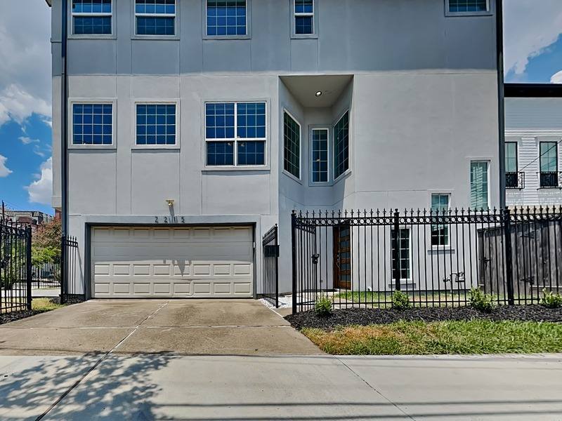 Townhouse for rent at 2215 Commonwealth St, Houston, TX 77006