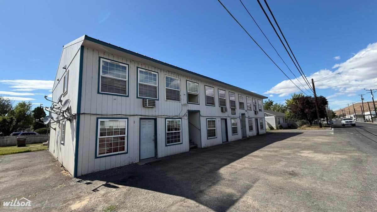 Apartment for rent at 1101 Willow St, Yakima, WA 98902