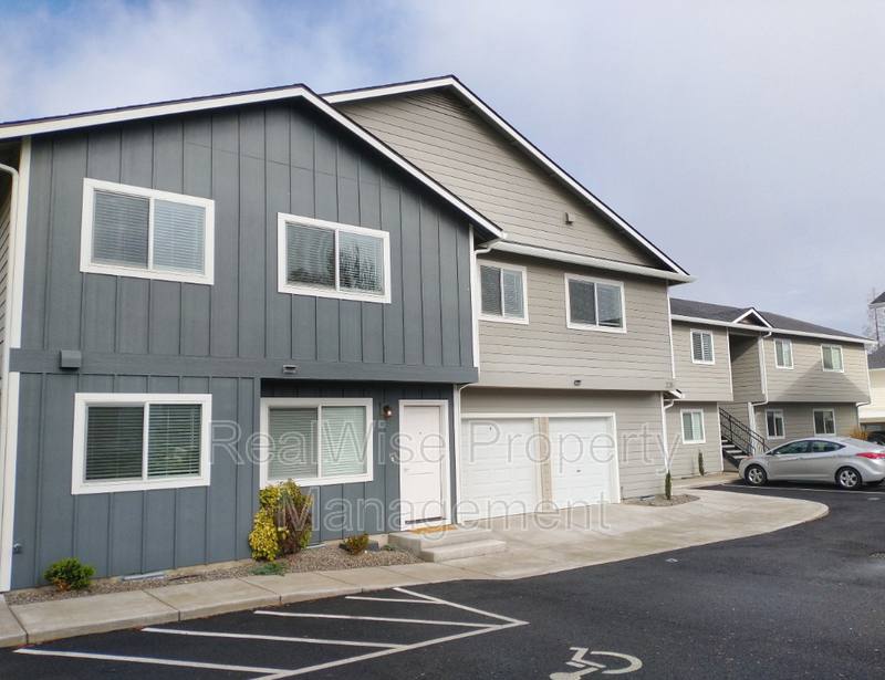 Apartment for rent at 228 Cheryl Lane #14, Phoenix, OR 97535