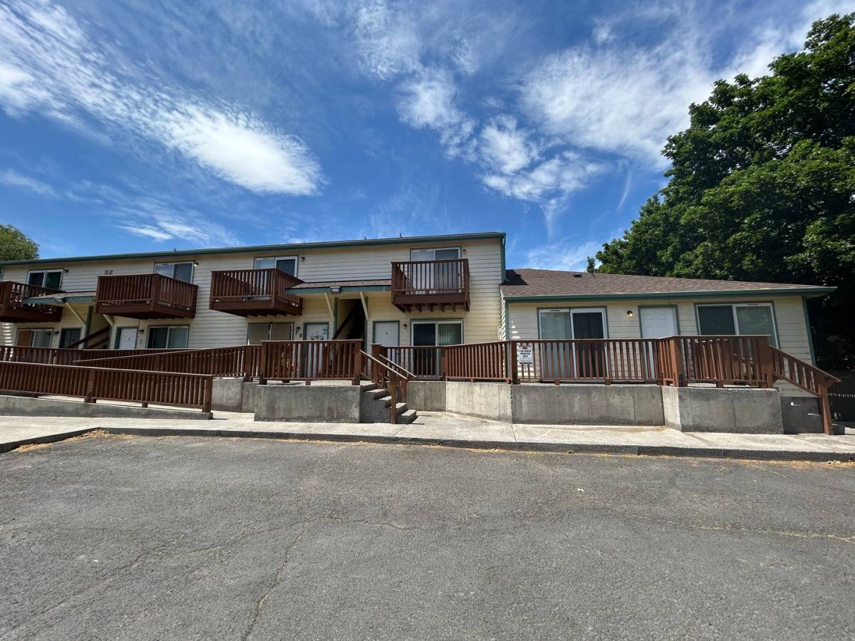 Apartment for rent at 52 NE 8th St, Madras, OR 97741