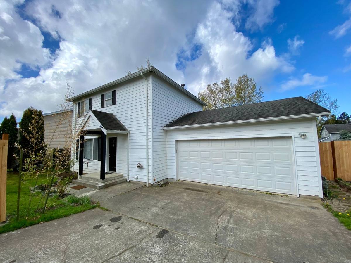 House for rent at 936 E St, Blaine, WA 98230