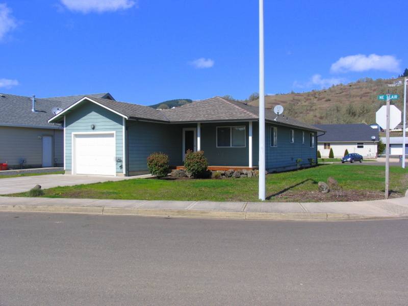 House for rent at 205 NE Blair St, Sheridan, OR 97378
