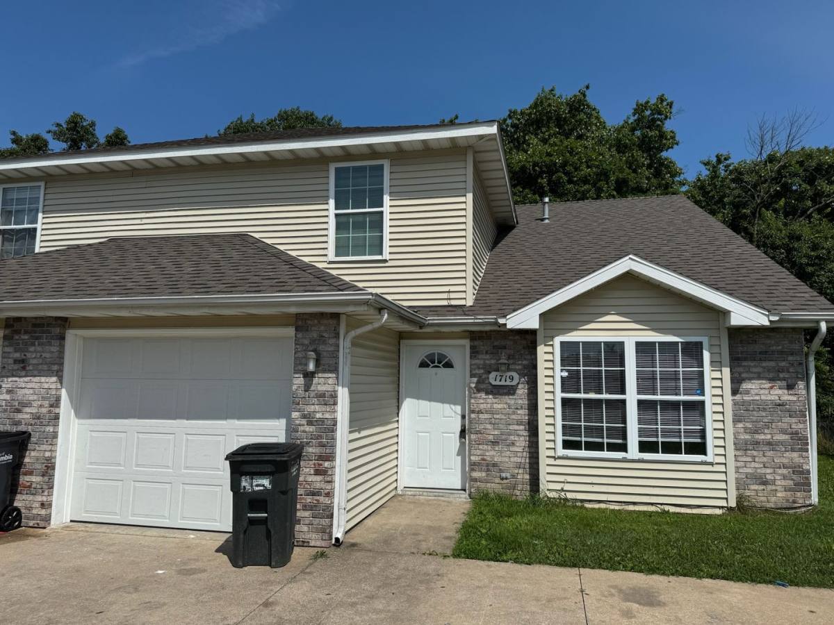 Apartment for rent at 1717 - 1719 Hanover Blvd, Columbia, MO 65202
