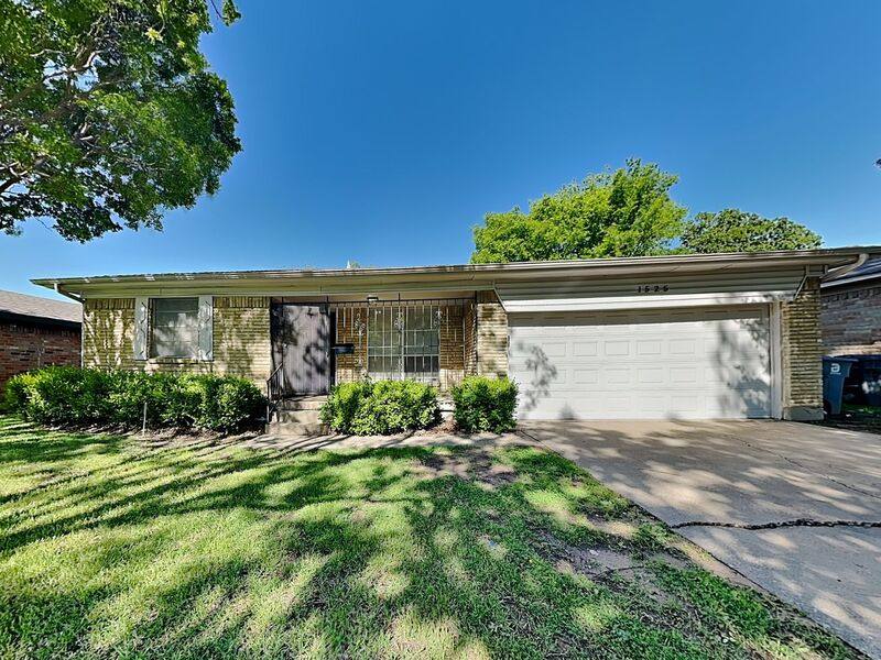 House for rent at 1525 Gardenside Dr, Dallas, TX 75217