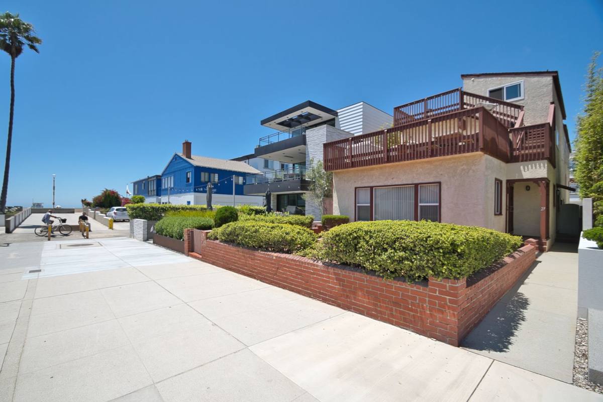 Apartment for rent at 27 7th St, Hermosa Beach, CA 90254