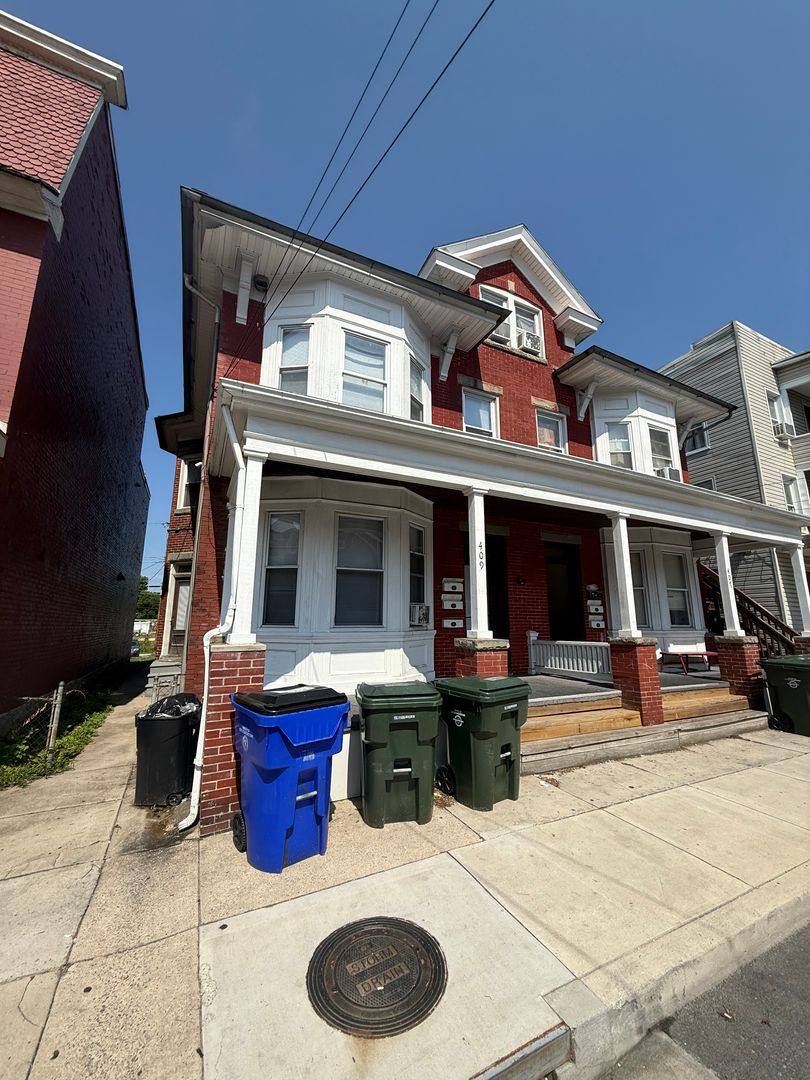 Apartment for rent at 409 S Potomac St, Hagerstown, MD 21740
