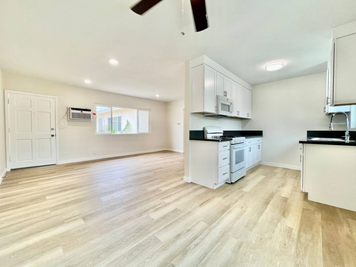 Apartment for rent at 5540 Mammoth Ave, Van Nuys, CA 91401