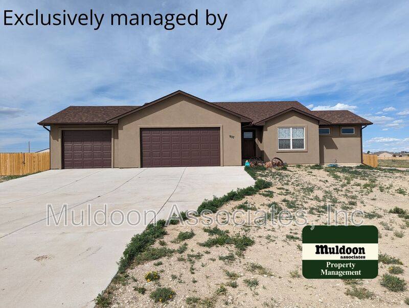 House for rent at 927 E Loma Dr, Pueblo, CO 81007
