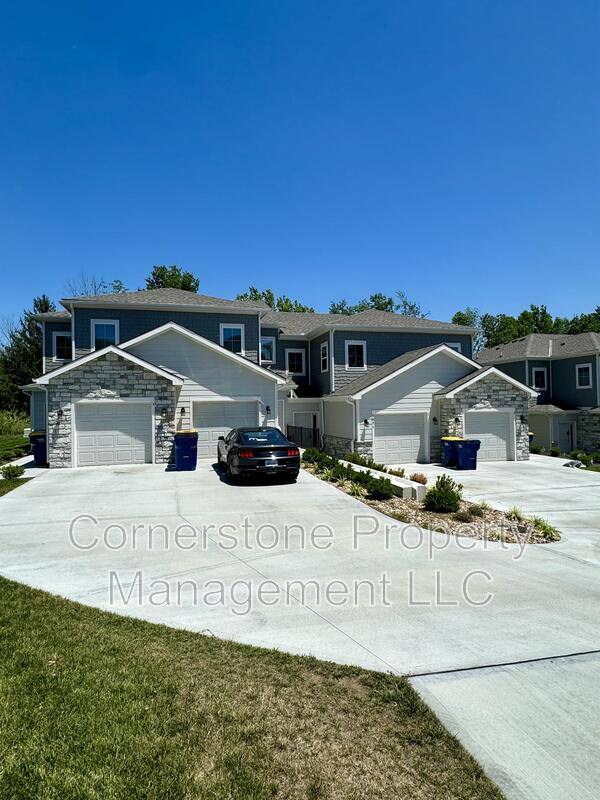 Townhouse for rent at 8671 Golden Lane - C, De Soto, KS 66018