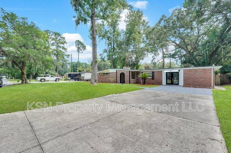 House for rent at 117 Windsor Rd, Savannah, GA 31419