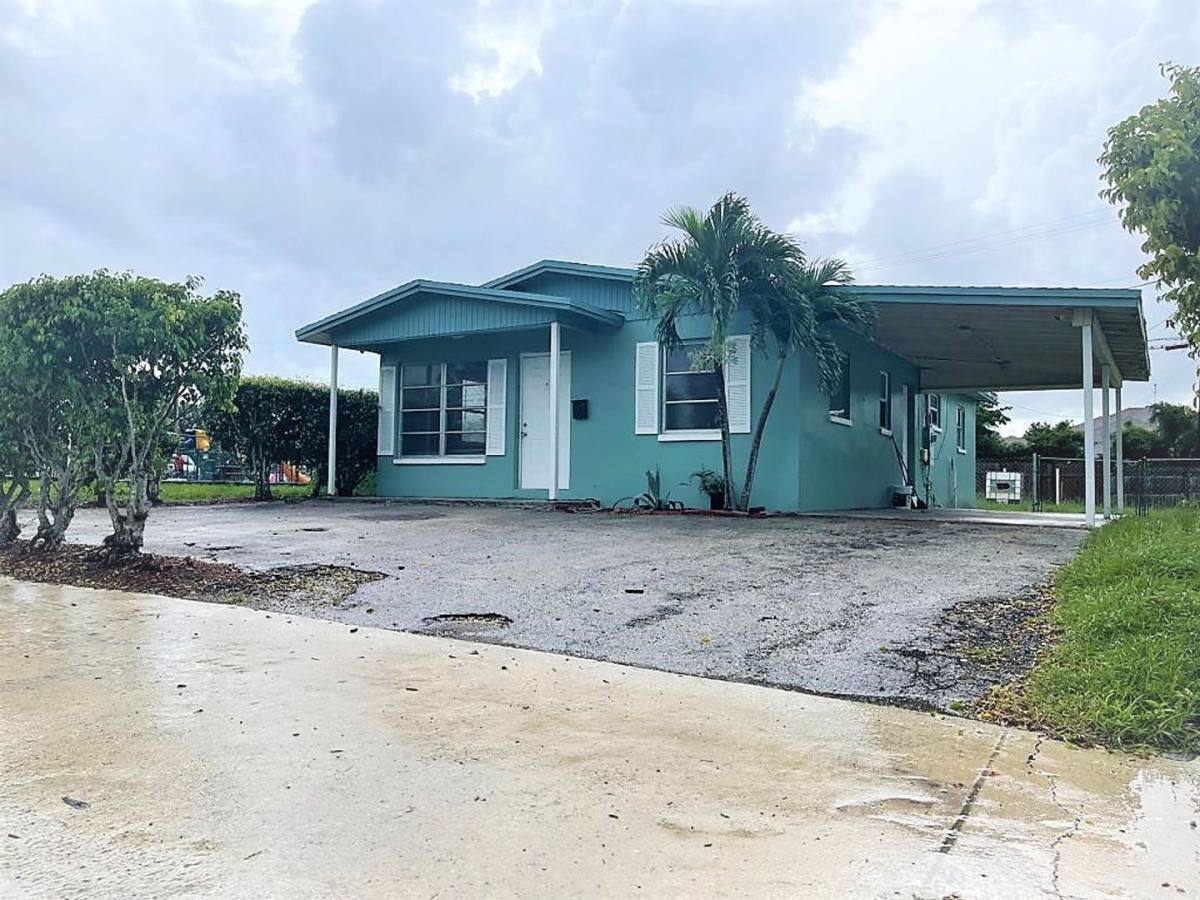 House for rent at 1681 W 29th St, West Palm Beach, FL 33404