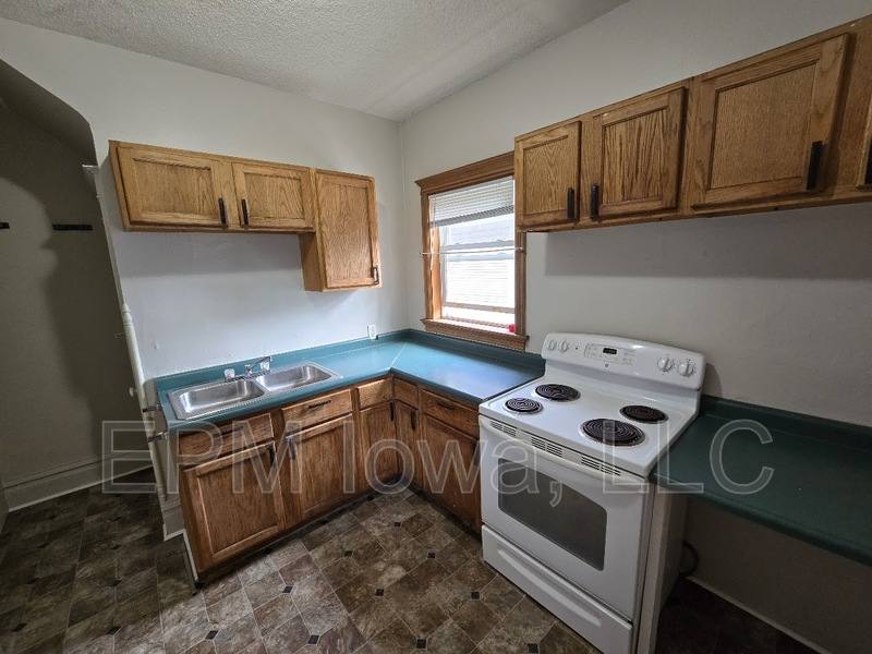 House for rent at 215 17th St NE, Cedar Rapids, IA 52402