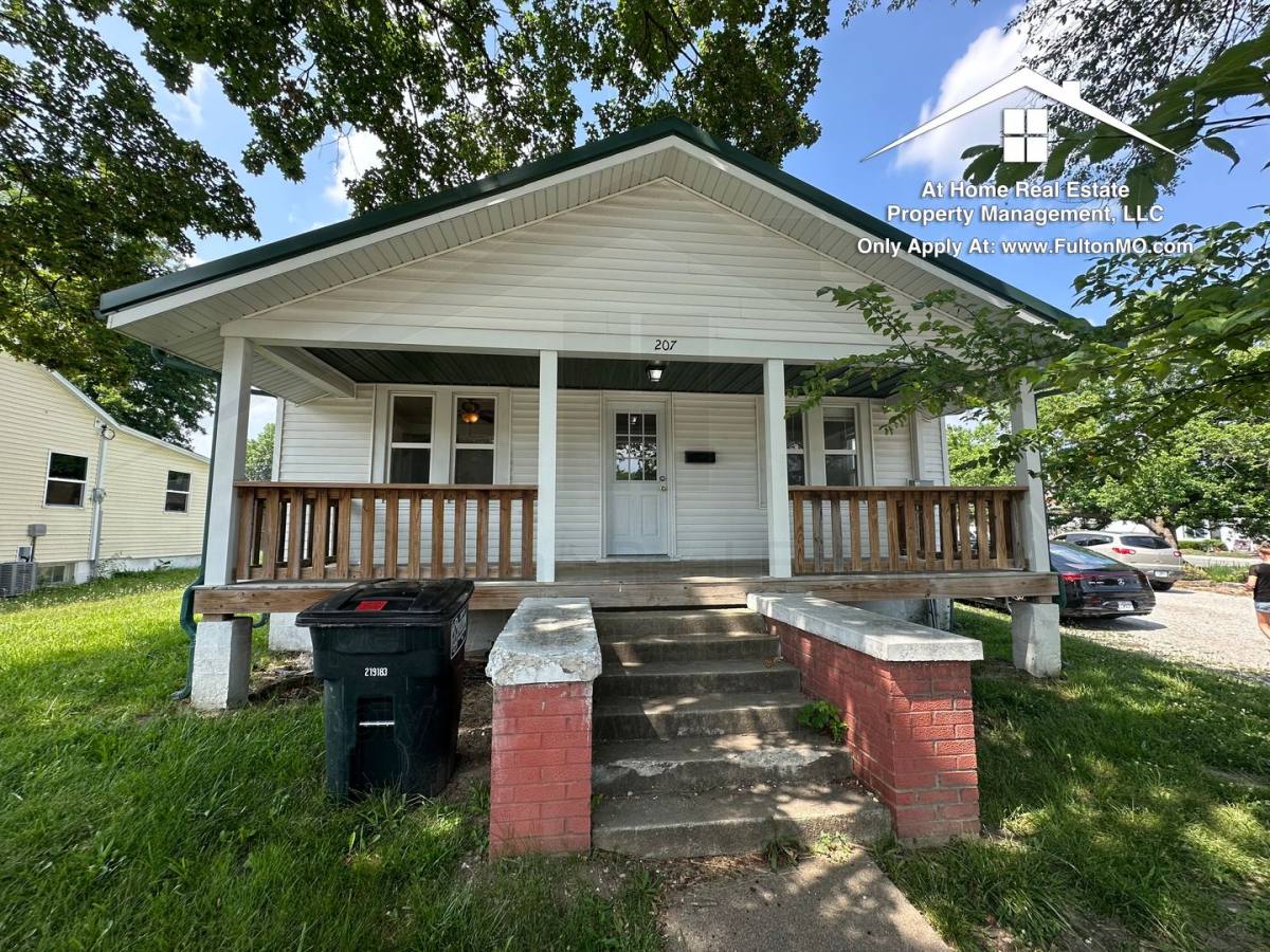 House for rent at 207 W 4th St, Fulton, MO 65251