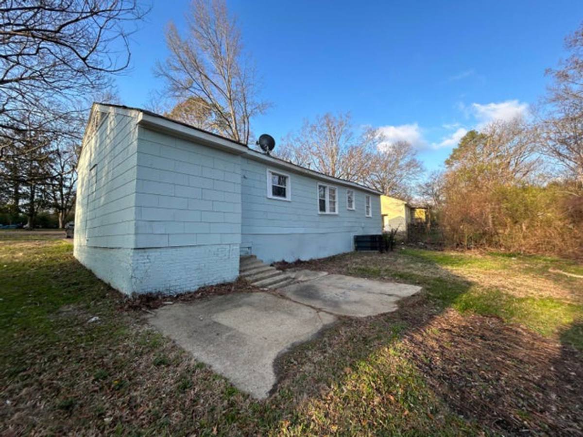 House for rent at 1058 Combs St, Jackson, MS 39204