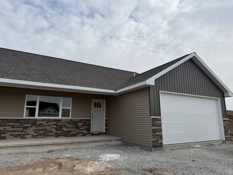 Apartment for rent at 2632 2634 Princeton Dr, Neenah, WI 54956