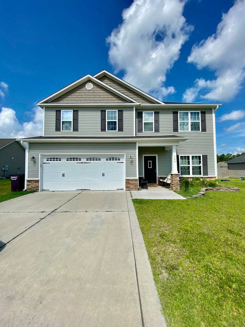 House for rent at 304 Aquamarine Circle, Jacksonville, NC 28546