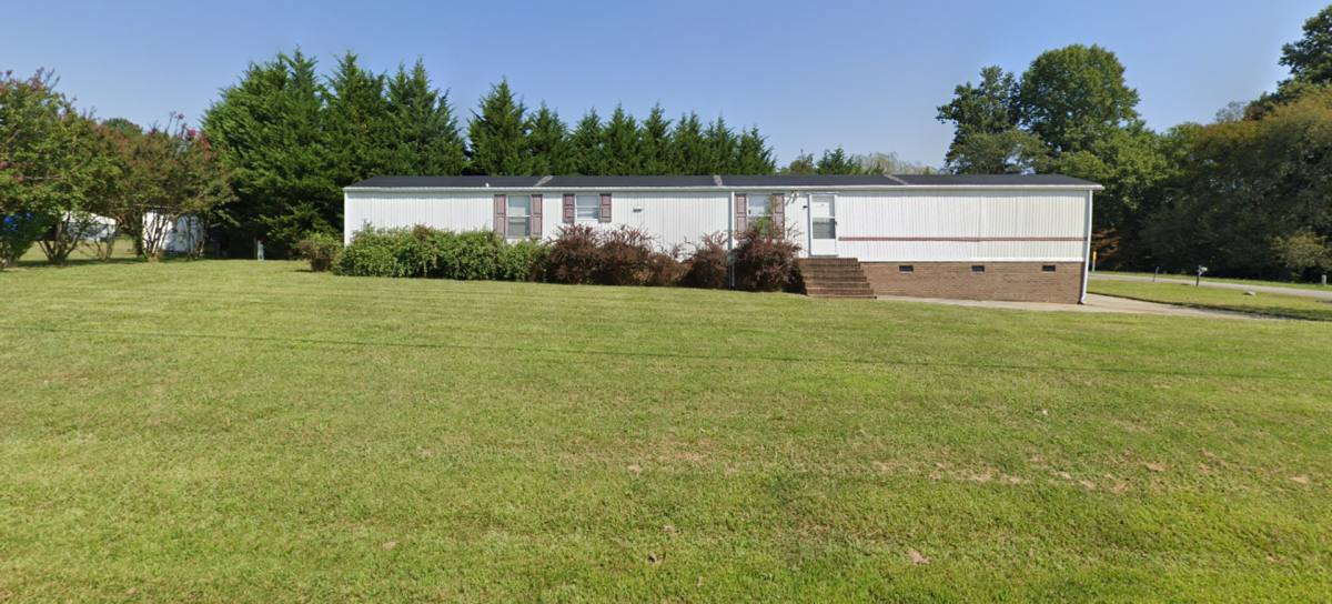 House for rent at 2471 Albany Dr, Newton, NC 28658