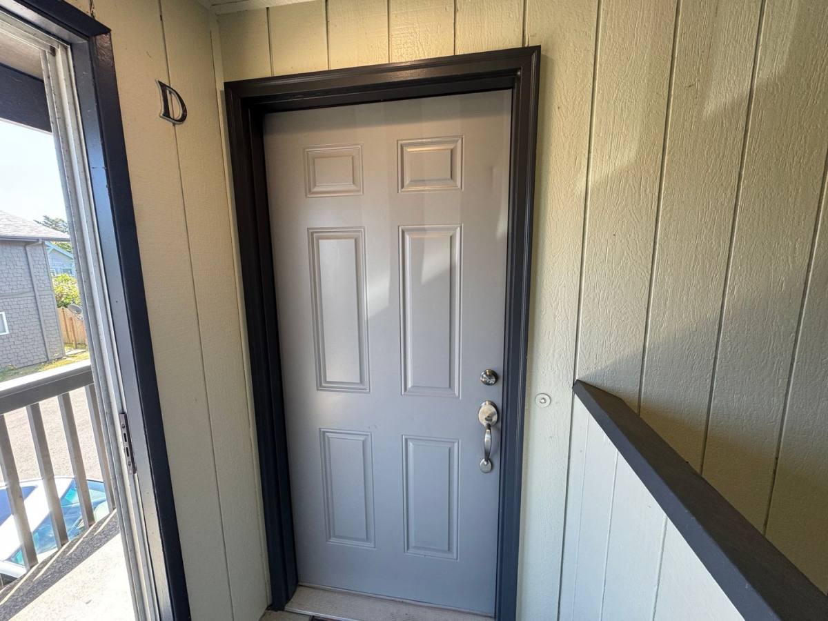 Apartment for rent at 385 NW 6th St, Newport, OR 97365