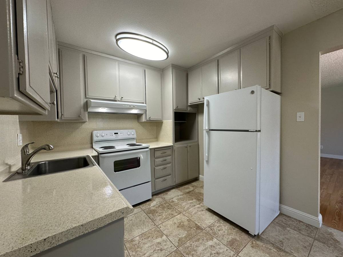 Apartment for rent at 5971 Lake Crest Way, Sacramento, CA 95822