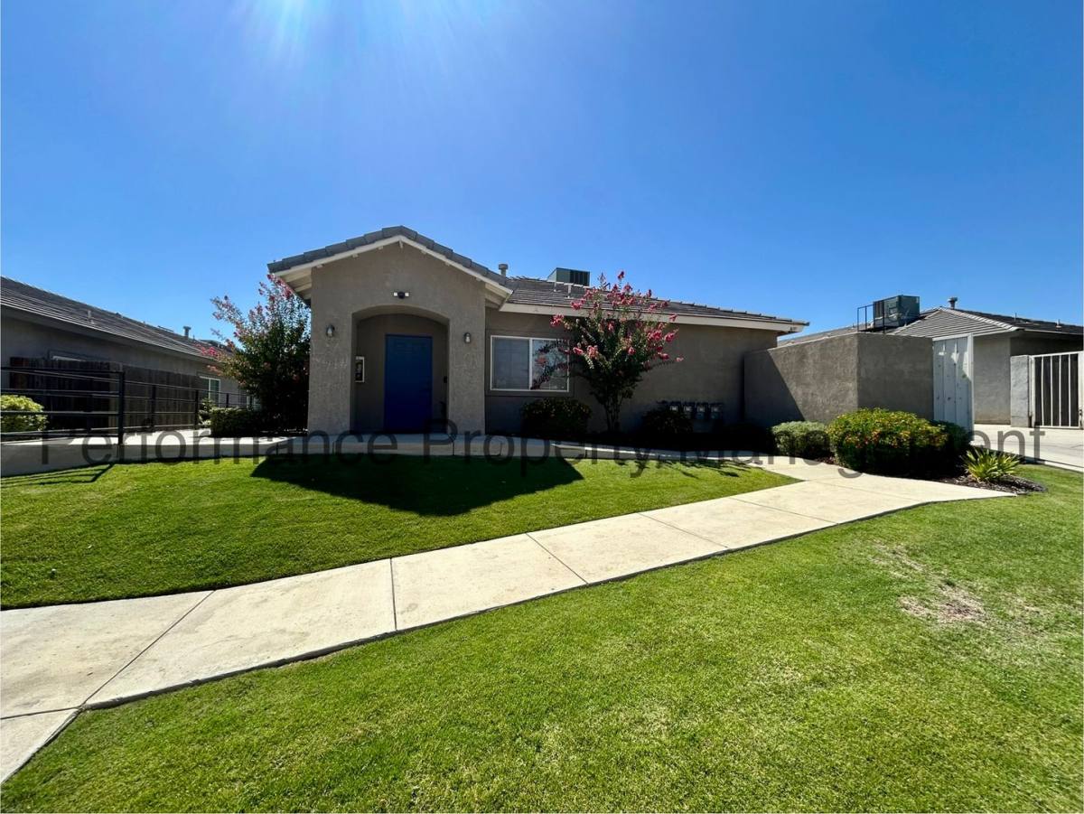 Apartment for rent at 3655 Pine Meadow Dr, Bakersfield, CA 93308