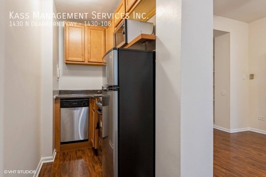 Apartment for rent at 1430 N Dearborn Parkway, Chicago, IL 60610