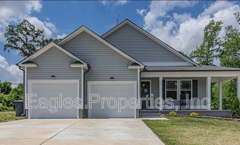 205 Cedar St, Dudley, NC 28333