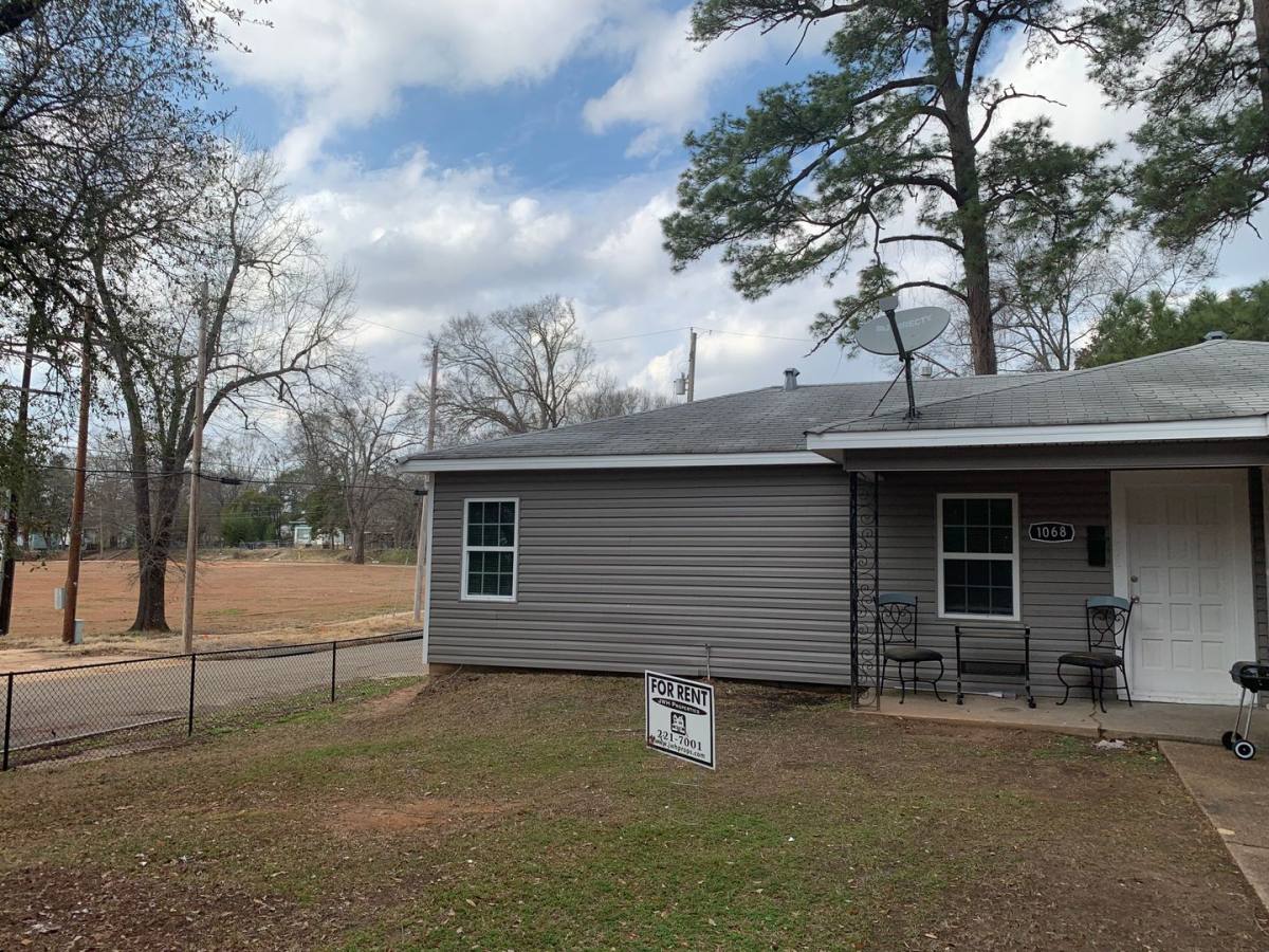 Apartment for rent at 1068 Blanchard Place, Shreveport, LA 71104