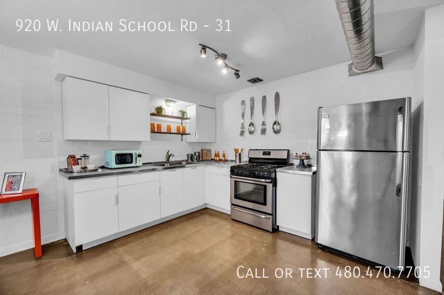 Apartment for rent at 920 W Indian School Rd, Phoenix, AZ 85013