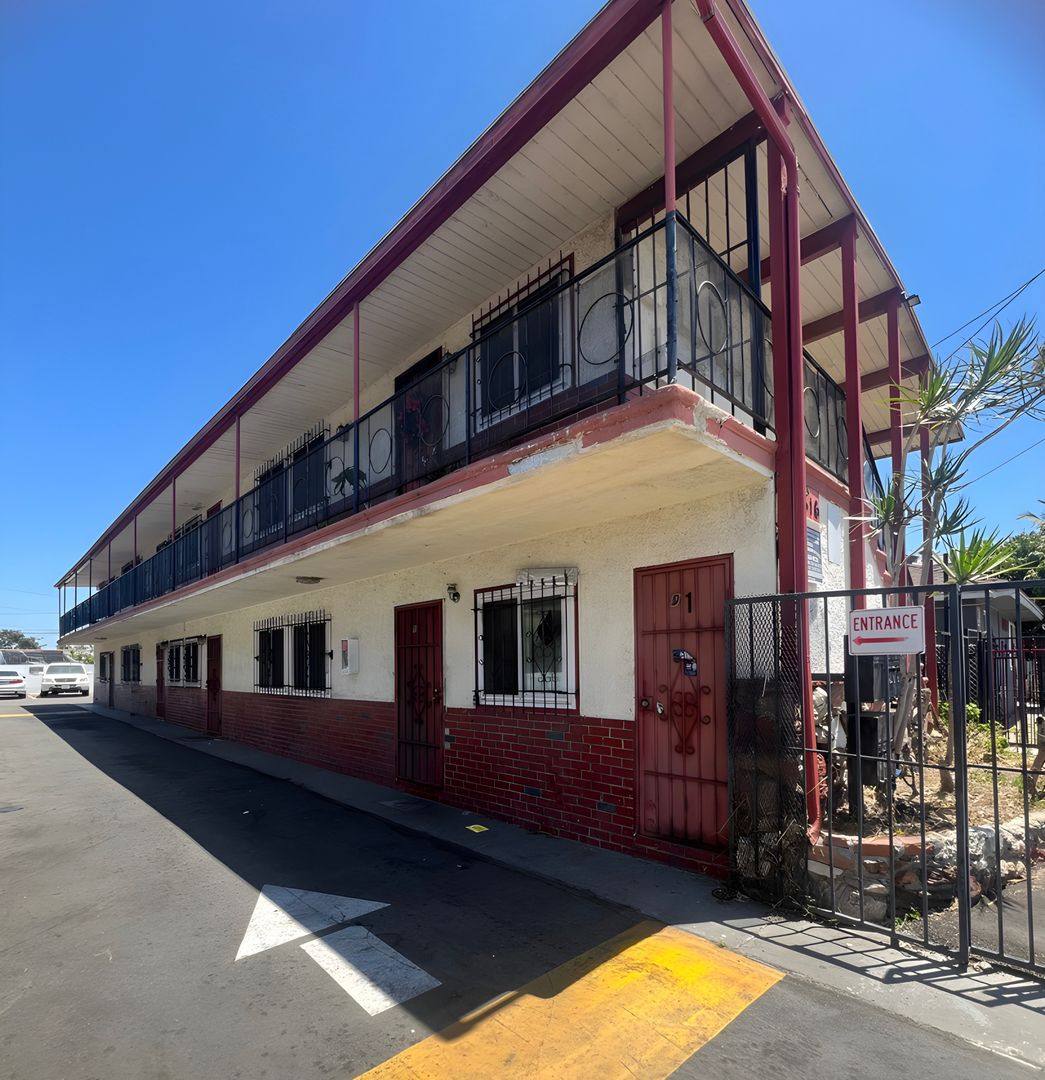 Apartment for rent at 10506-16 S Inglewood Ave, Inglewood, CA 90304