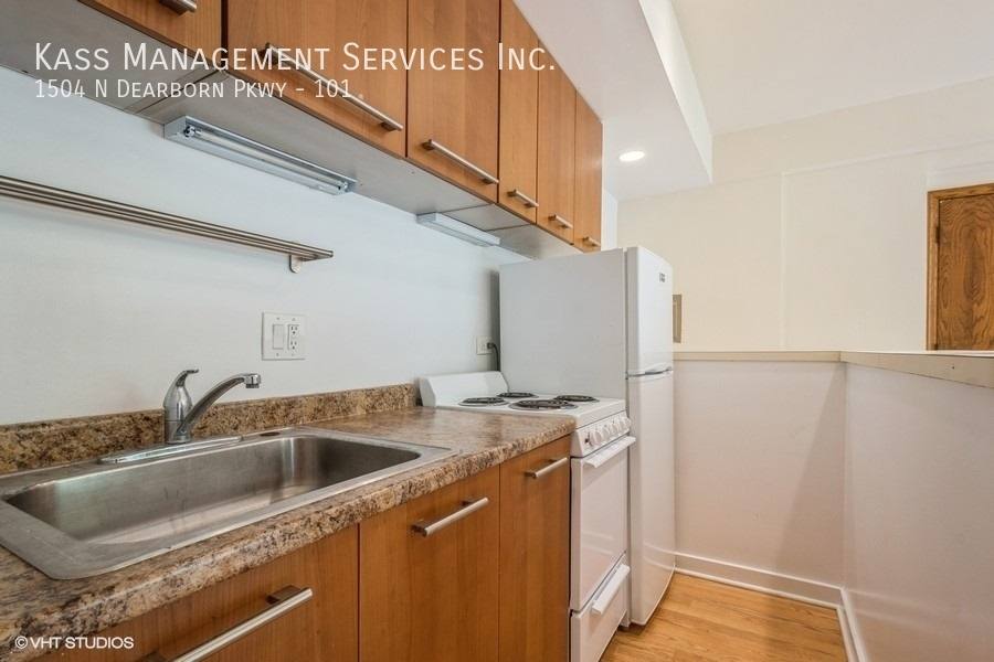 Apartment for rent at 1504 N Dearborn Parkway, Chicago, IL 60610