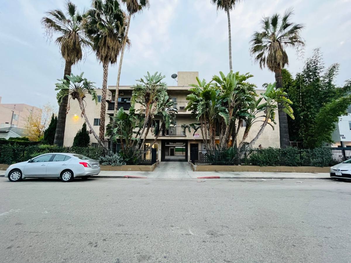 Apartment for rent at 6536 La Mirada Ave, Los Angeles, CA 90038