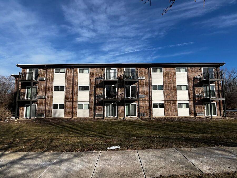 Apartment for rent at 4955 Fender Rd, Lisle, IL 60532