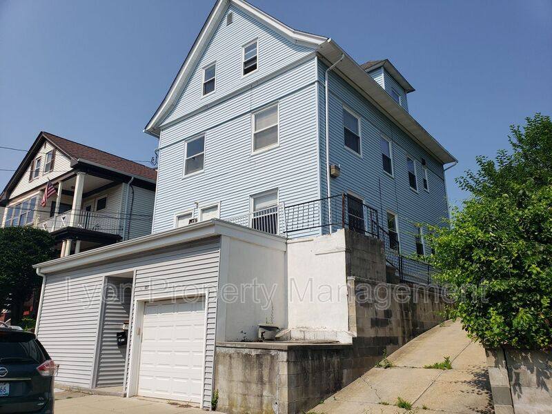 Apartment for rent at 107-109 Burgess Ave #3, East Providence, RI 02914